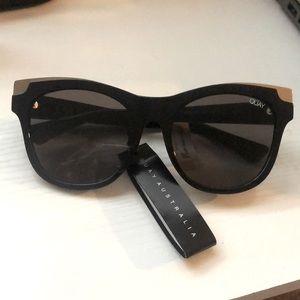 New never worn Quay shades